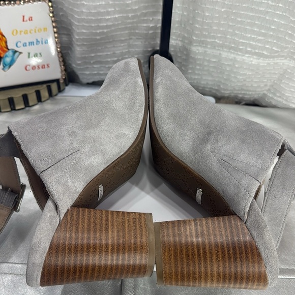 (E2) Vionic Perk Women's Kaia Light Grey Suede Peep Toe Platform Heel, Size 9 - Picture 14 of 15